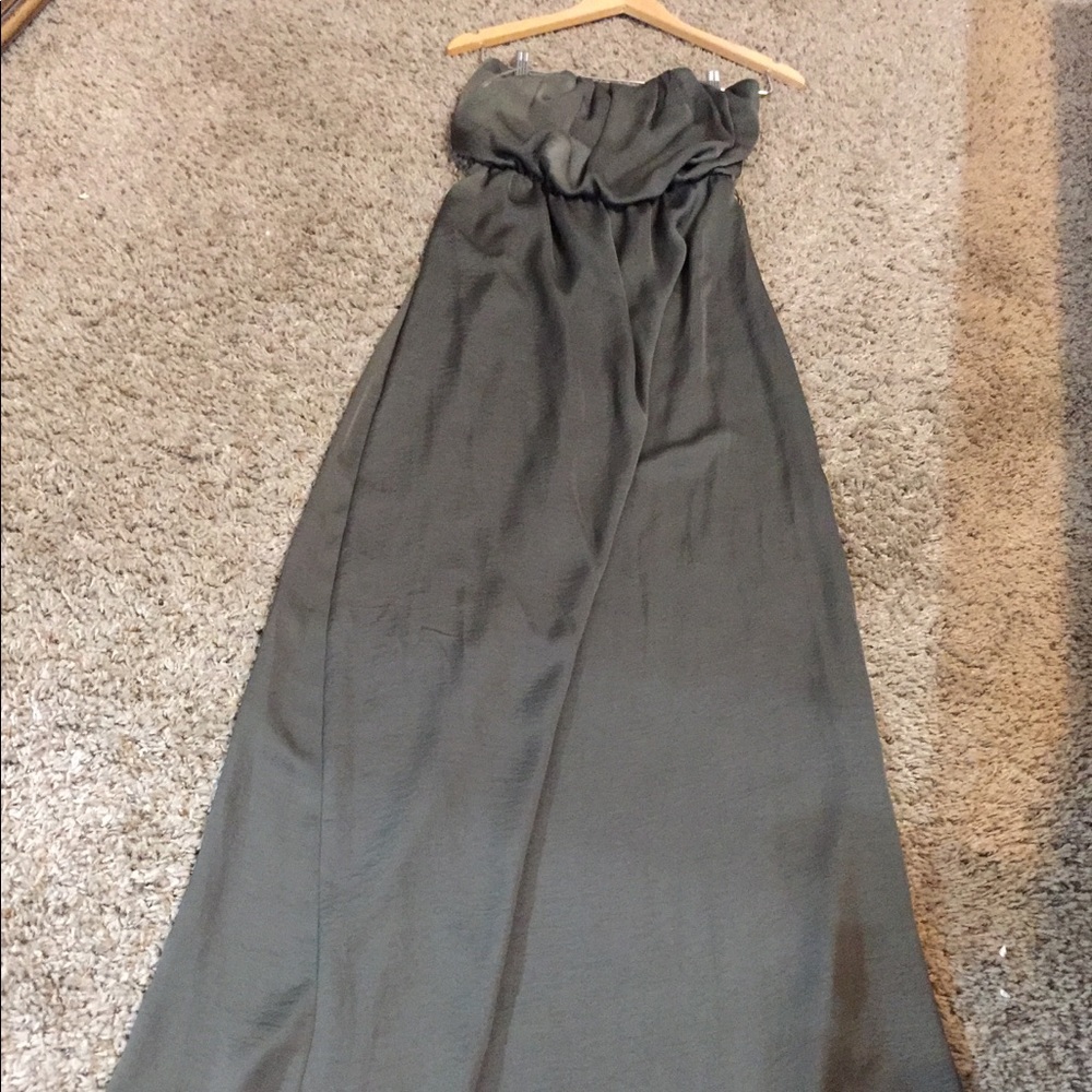 🏡LIKE NEW OLIVE GREEN STRAPLESS DRESS